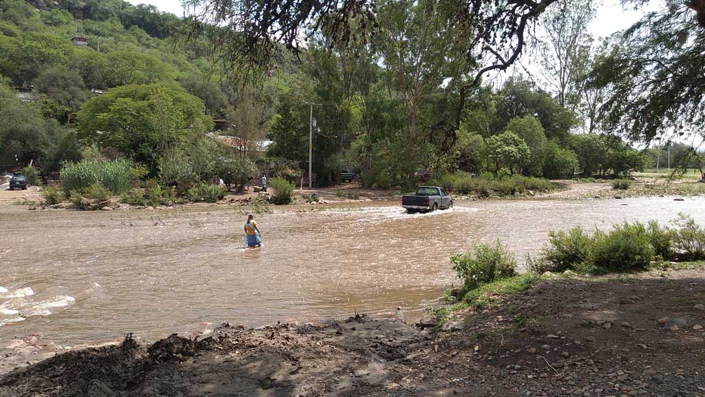 Continúan gestiones para concretar la construcción del puente sobre el Río Temascatío