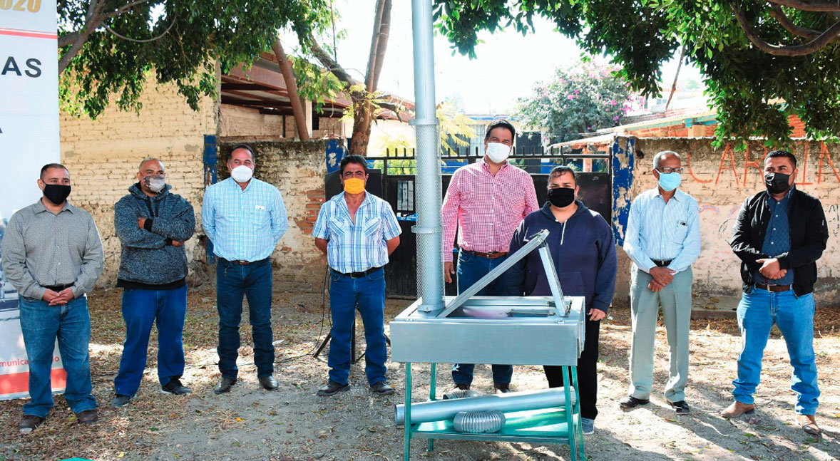 Entregan estufas ecológicas en San José de Peralta