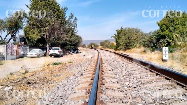 ¡Macabro! Abandonan a hombre en las vías del tren y este lo decapita