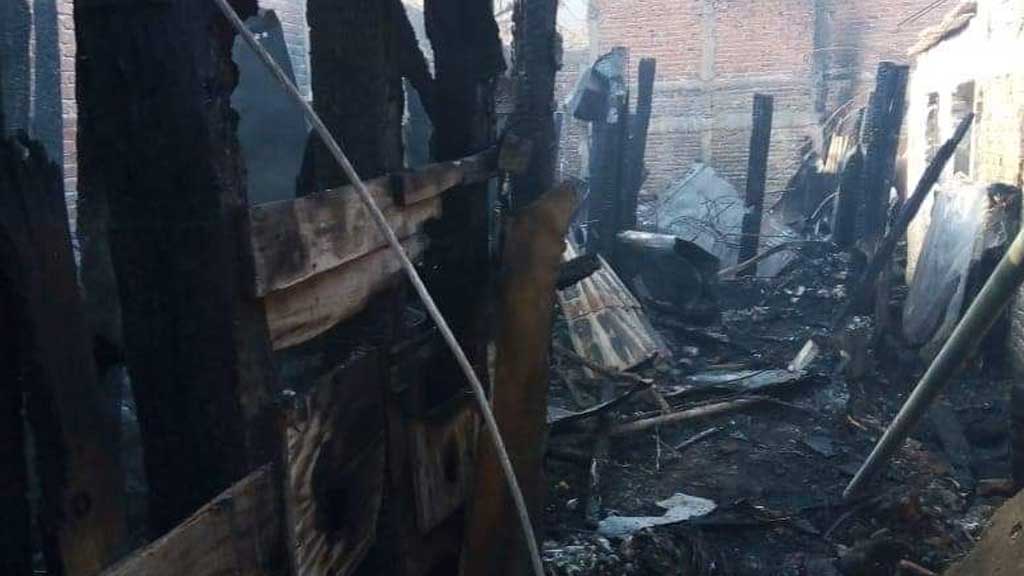 Reciben apoyo del municipio salmantinos que perdieron su casa en un incendio