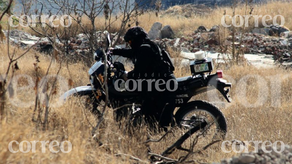 Encuentran pierna de mujer dentro de bolsas negras en un terreno baldío