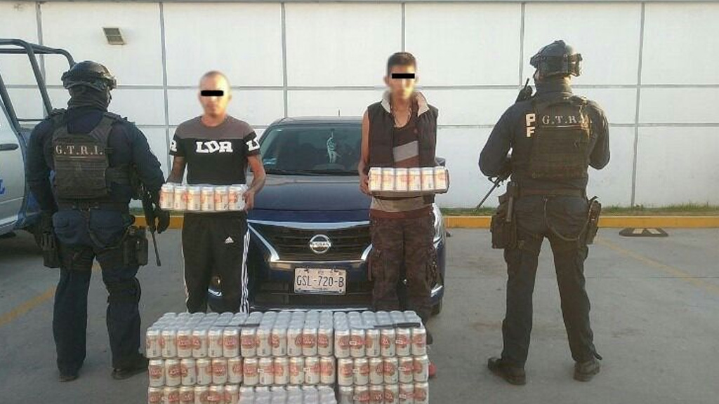 Intentan robar con violencia 400 latas de CERVEZA y los detienen