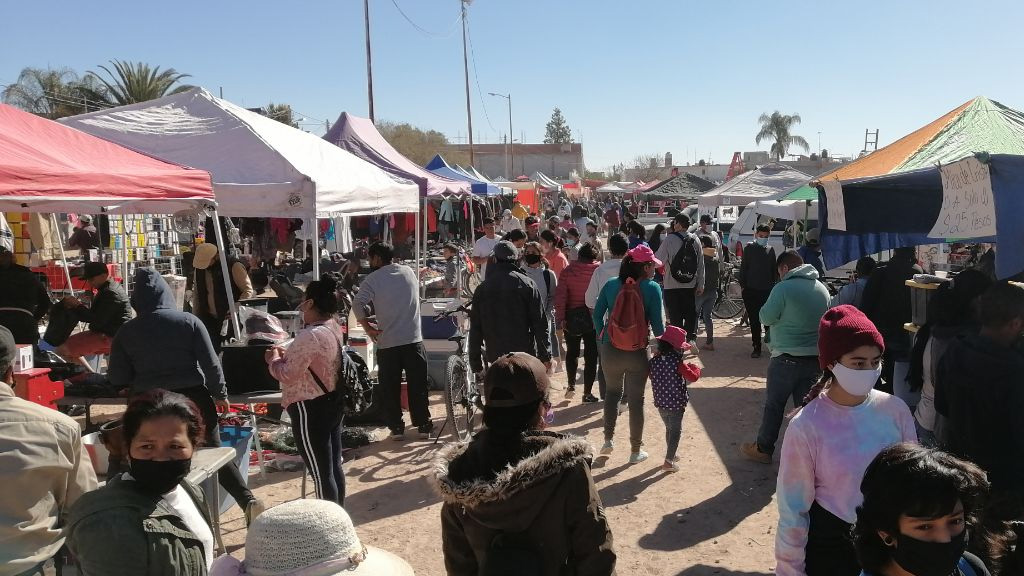 A pesar de grave situación por pandemia, se aglomeran en tianguis de Dolores Hidalgo