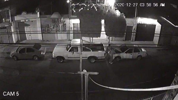 Graban a hombres robando coche en plena zona centro de Celaya