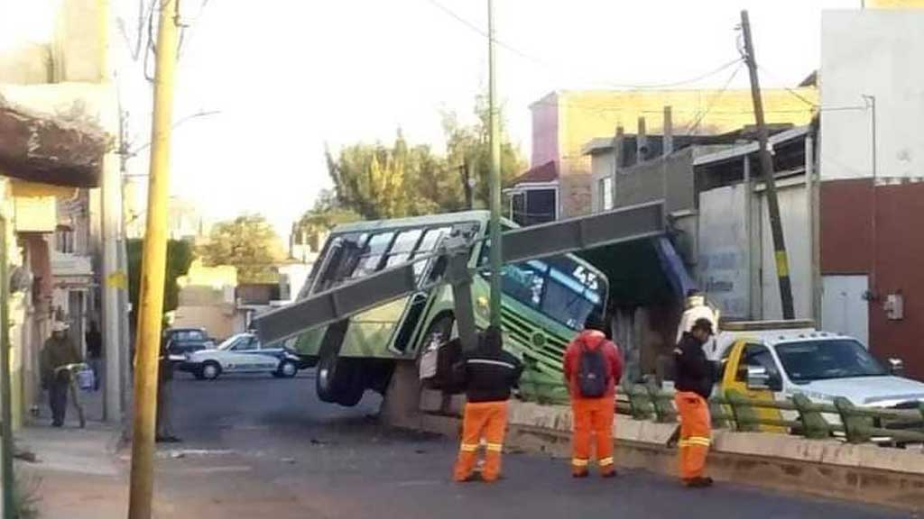 Confirma director de Movilidad que la unida accidentada solo dejó daños materiales