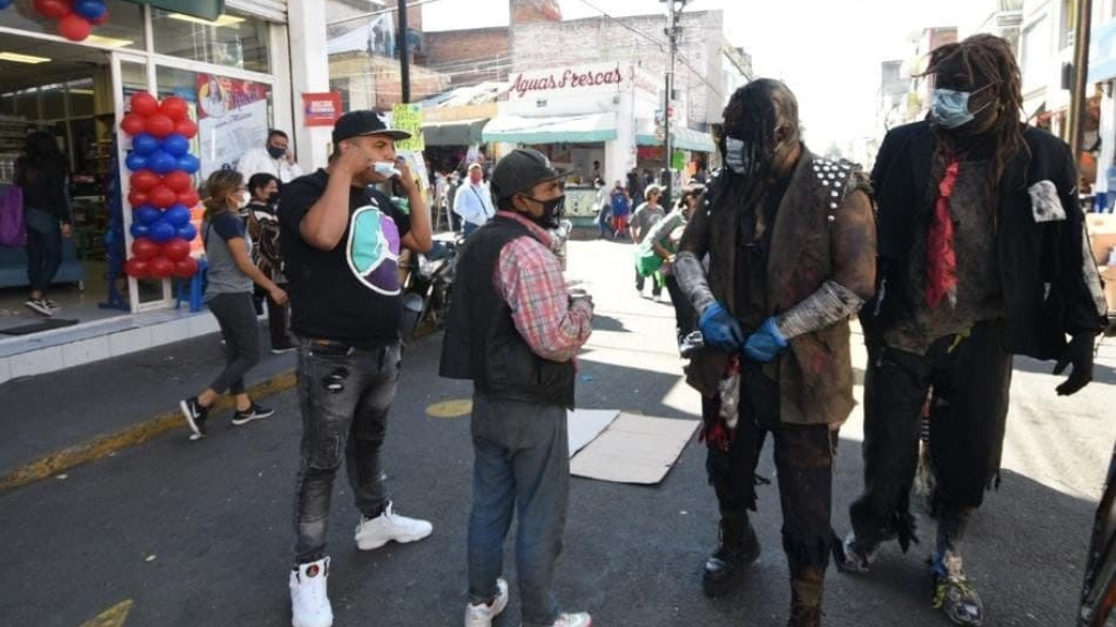 Luchadores verifican que en las calles de Irapuato se use el cubrebocas