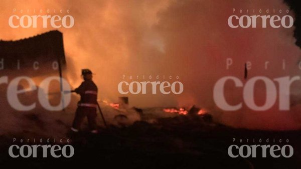 Fuerte incendio en Pénjamo moviliza a los cuerpos de emergencia