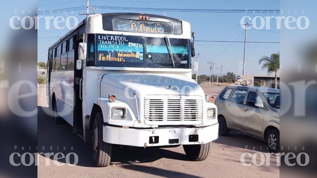 Transporte público atropella a mujer de 63 años y la deja grave