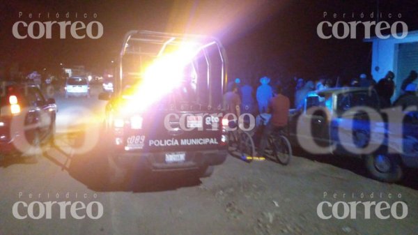 Chocan de frente en carretera de Irapuato; mujer queda herida