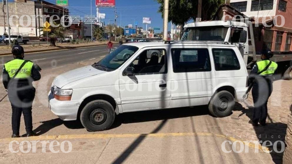 Aseguran camioneta con reporte de robo en Yerbabuena