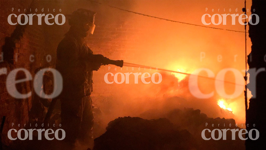 Vivienda con cientos de prendas de ropa se incendia en Pénjamo