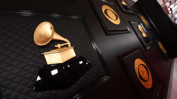 ¡ES OFICIAL! Aplazan premios Grammy hasta marzo