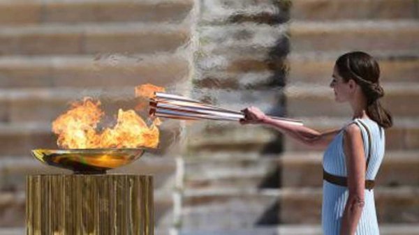 Japón pospone exhibición de antorcha olímpica por temores al COVID-19