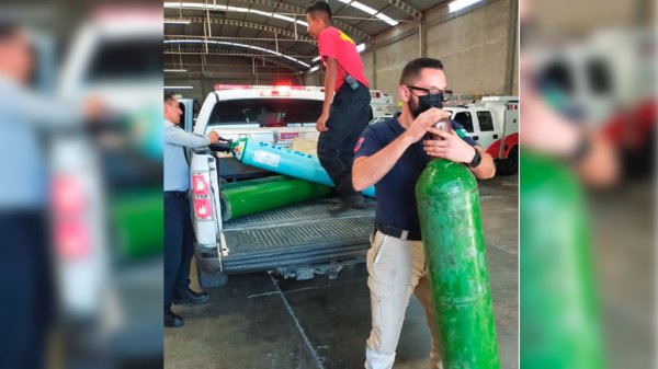 PC llena tanques de oxígeno pequeños; piden comprensión