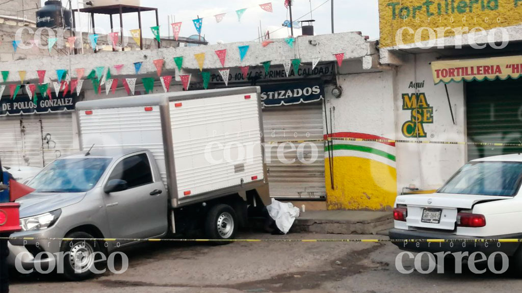 Cae muerto frente a un pollería en Santa Teresa