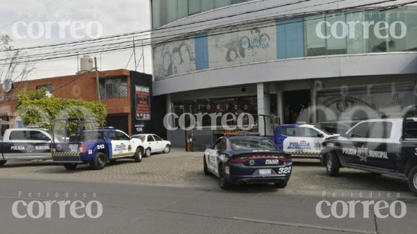 A punta de pistola, intentan asaltar a cuentahabiente; escoltas frustran robo