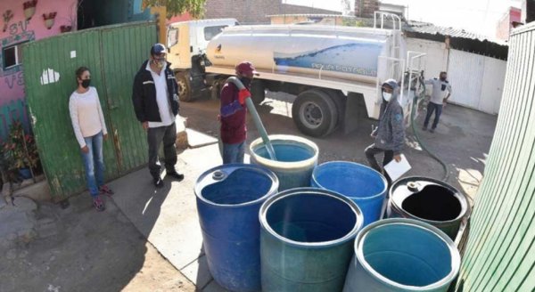 Entrega Municipio agua en más de 30 colonias