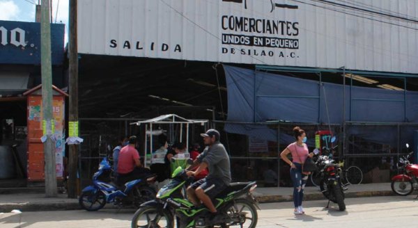 Sufren locatarios de tianguis Silao por ‘sobrevivir’ tras suspensión de 3 meses