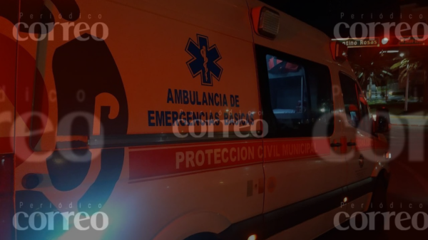 Motociclista queda gravemente herido tras ser arrollado por un auto