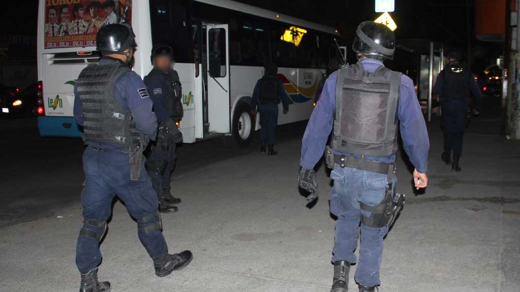 Arrestan a dos policías de León por presunta violación a una menor de edad