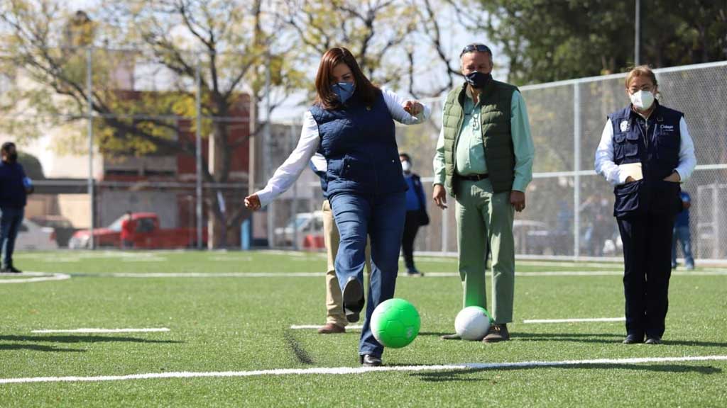 Realizan la entrega de la cancha de futbol 7 en deportiva de San Juanico