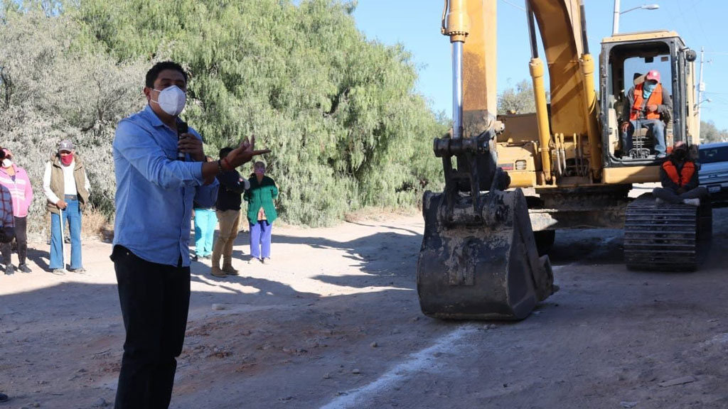 Inicia pavimentación en la colonia Álamos