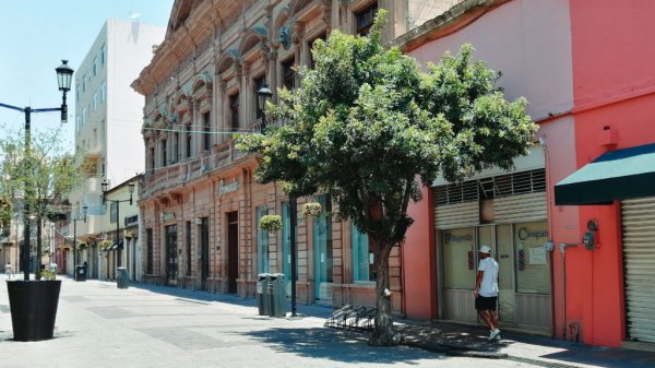 Critica Irysa al estado por ‘castigo’ al comercio formal con semáforo rojo