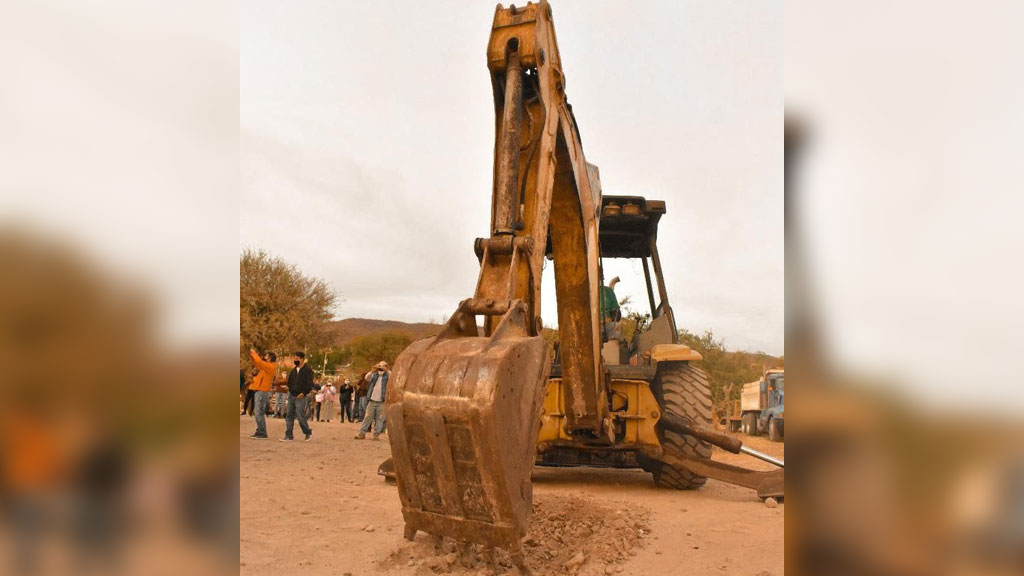 Arrancan obras para calle principal de Aratzipu