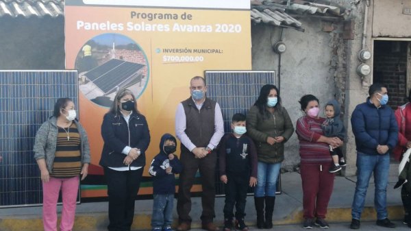 Entregan paneles solares e inician pavimentación en Moroleón