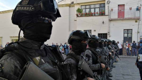 Darán de baja a policías acusados de robo y lesiones