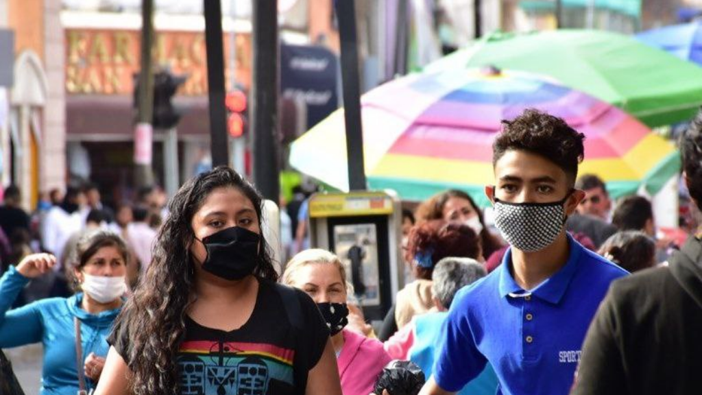 Aumentan llamadas para traslados COVID, pero solo uno de cada 9 enfermos es llevado a un hospital