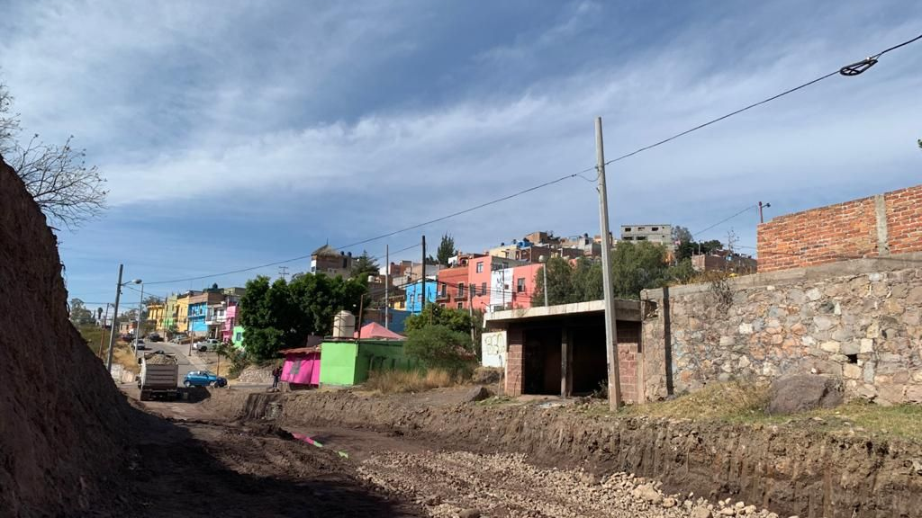 Construyeron en terrenos del gobierno y ahora les piden abandonar el lugar