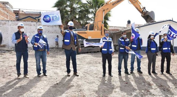 Diego Sinhue entrega y arranca obras para beneficio de los abasolenses