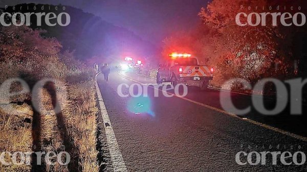 Abandonan vehículo en la Guanajuato-Juventino Rosas luego de ser accidentado