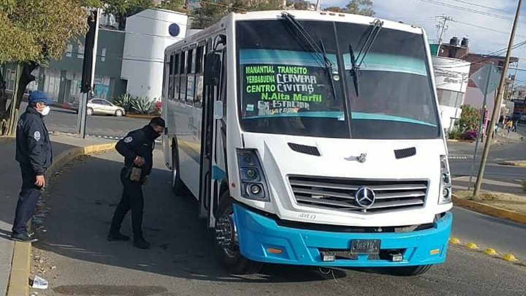 Multan a más de 80 camioneros por no usar cubrebocas en su turno