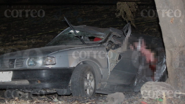 Fuerte accidente en libramiento de Huanímaro deja a un muerto y dos lesionados