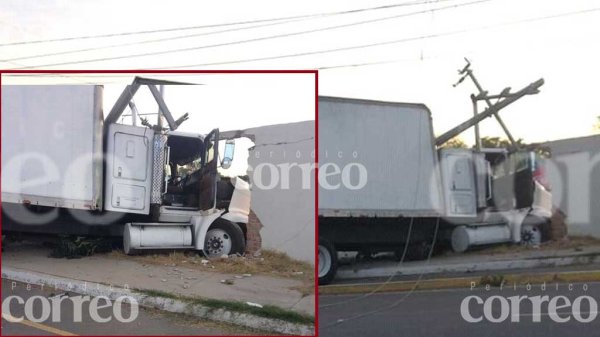 Conductor se estampa contra la pared del Cecyteg en Celaya