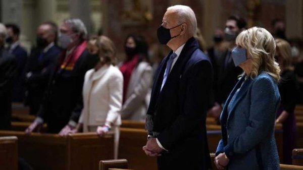 Biden comienza la jornada de su investidura asistiendo a un templo católico