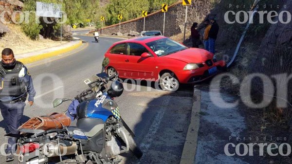 Accidente vehicular deja daños materiales en la carretera a Pozuelos