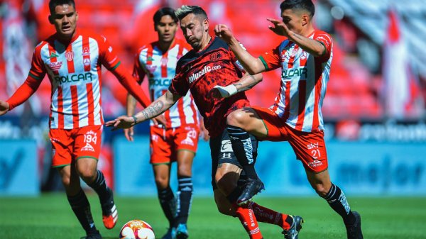 Toluca doblega a Necaxa y alcanza el liderato