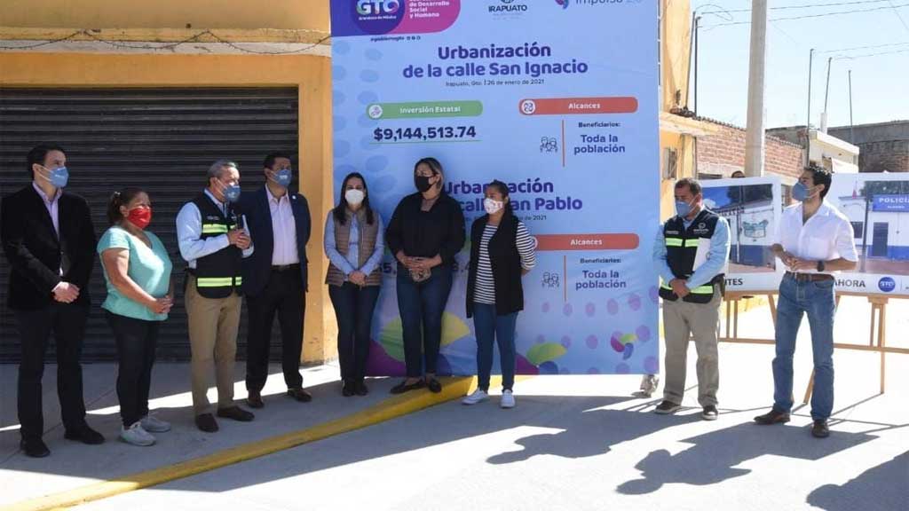 Inauguran Ricardo Ortiz y Sinhue urbanización de calles en Irapuato