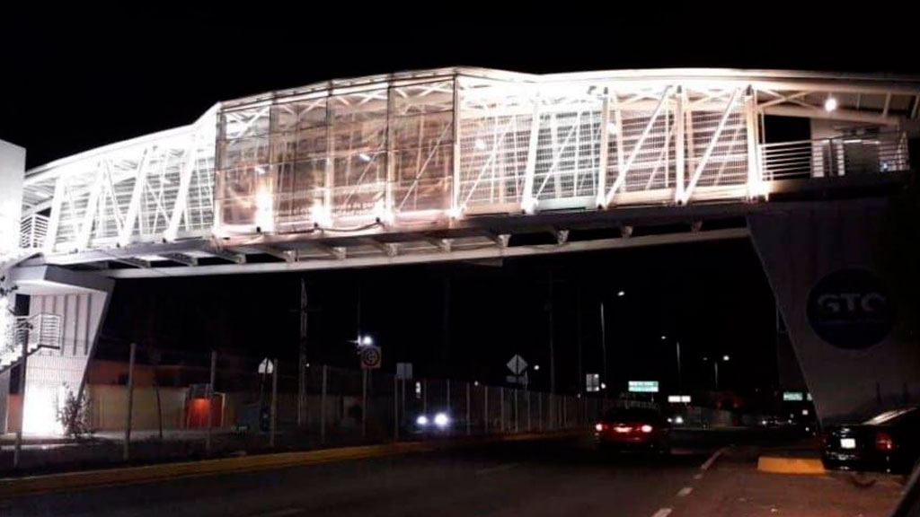 Dañan puente peatonal UDL; este miércoles será reparado