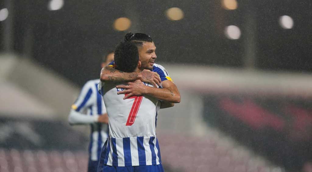 Corona logra golazo con el Porto