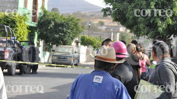 Les disparan mientras platicaban; uno muere y el otro queda lesionado