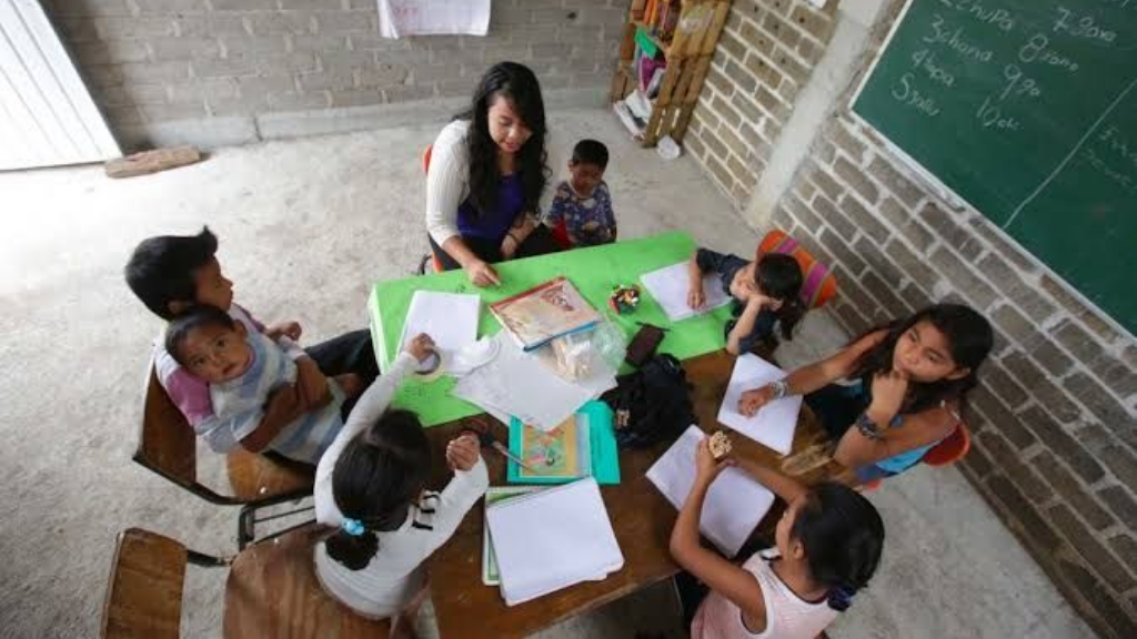 Maestros de zonas rurales en la capital se arriesgan y dan clases presenciales