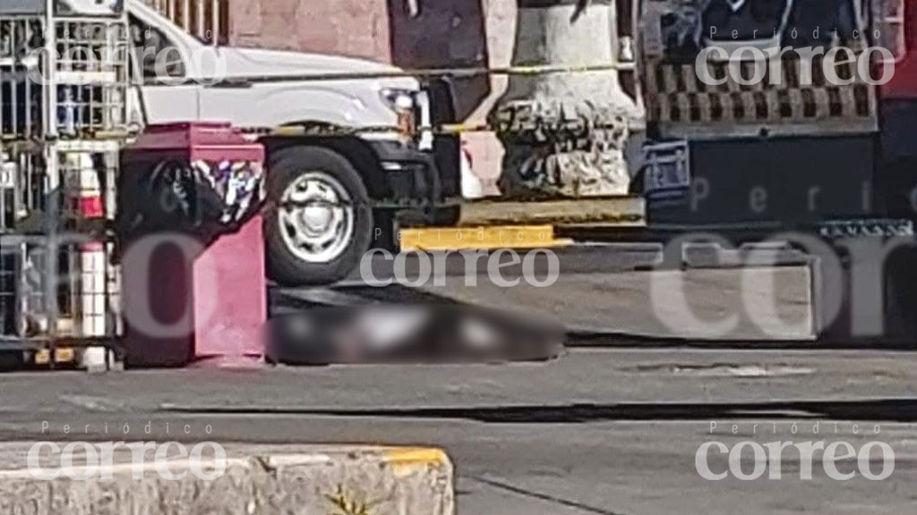 Asesinan a hombre a balazos en gasolinera de Moroleón