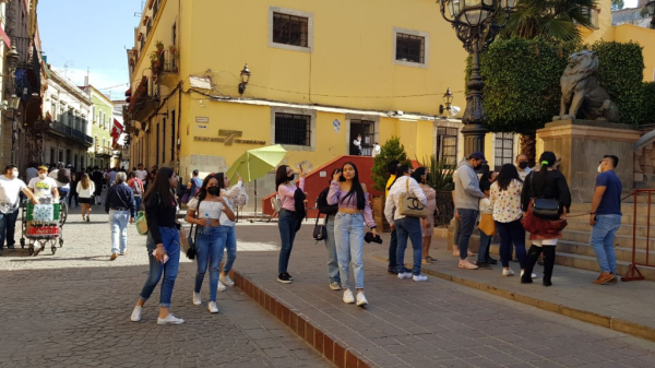 Siguen llegando turistas a la capital pese al aumento de contagios COVID