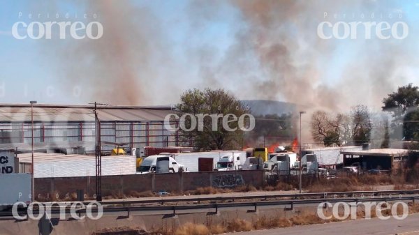 Fuego consume recicladora en Irapuato, no es la primera vez