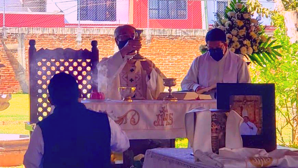 Despiden al padre Paco en celebración religiosa