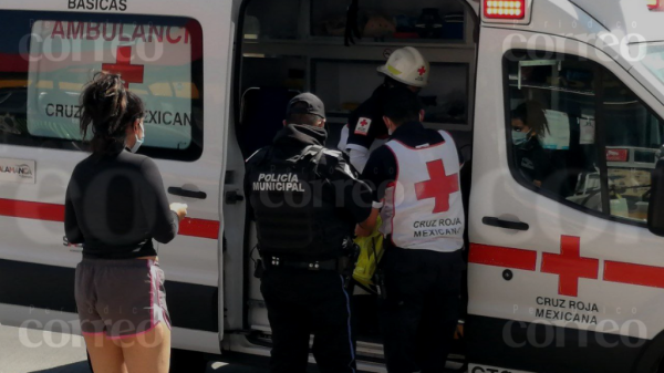 Rateros disparan a empleado de tienda OXXO tras frustrar su asalto